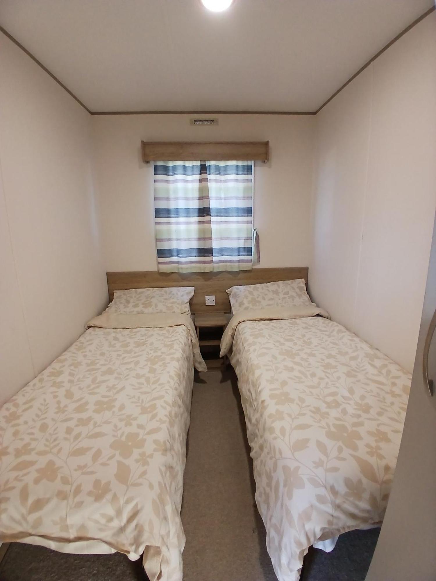 Gold Plus Caravan Димчърч Екстериор снимка